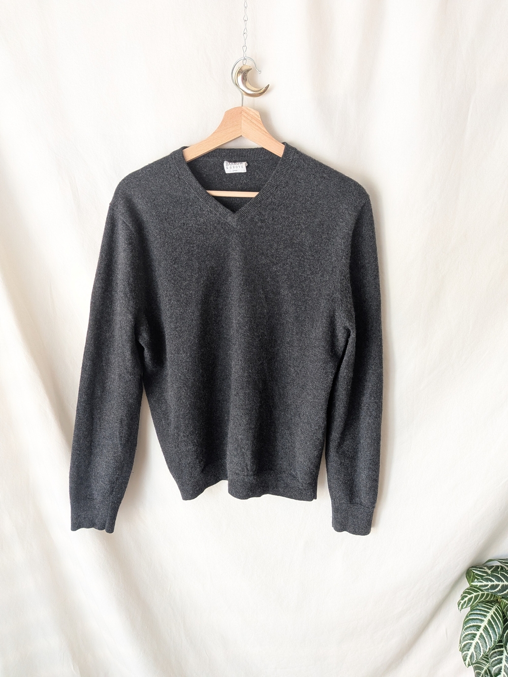 Barrow & Grove 100% Cashmere Charcoal V-Neck Sweater